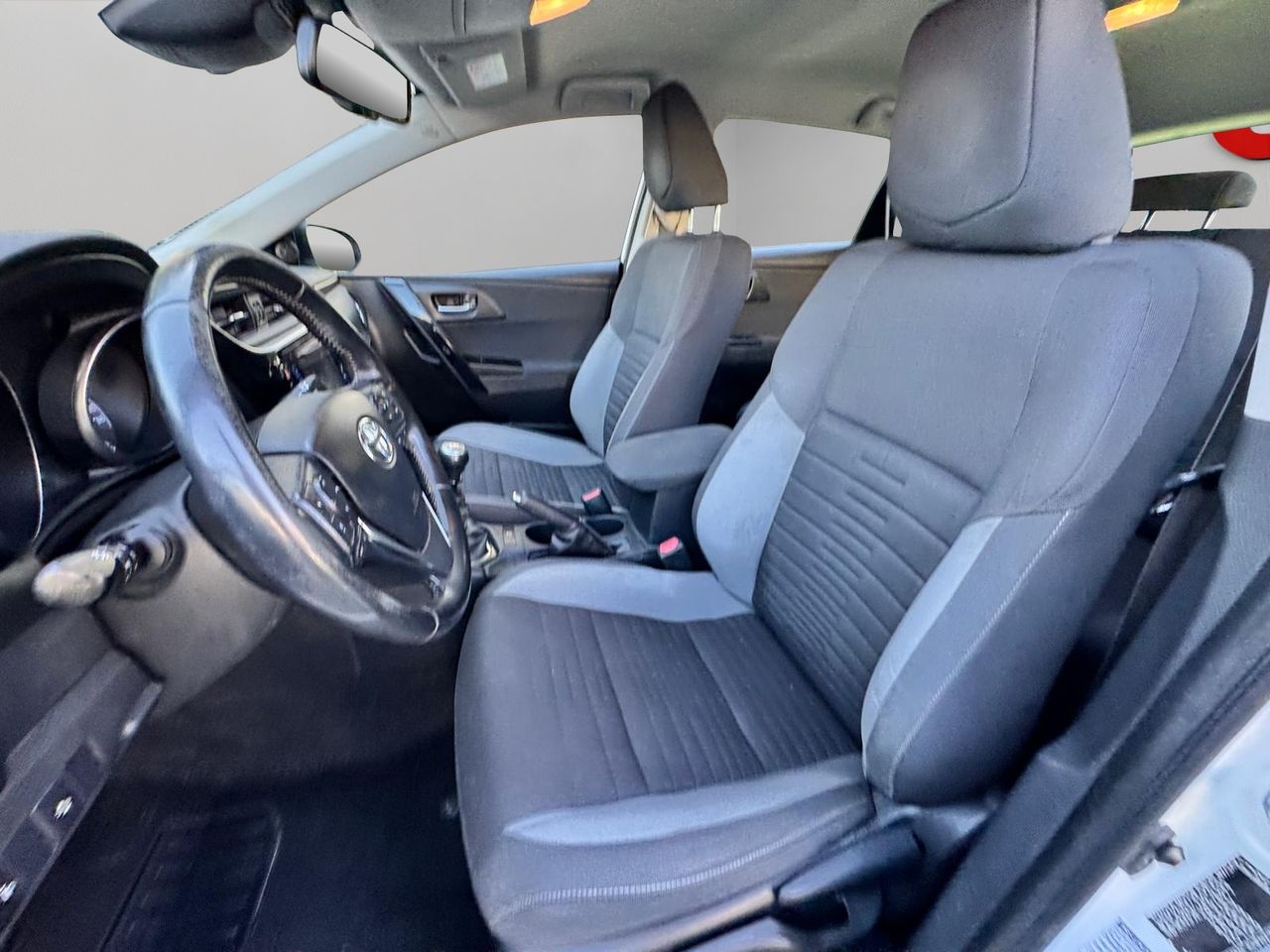 Toyota Auris 1.4 90D Active - Foto 9