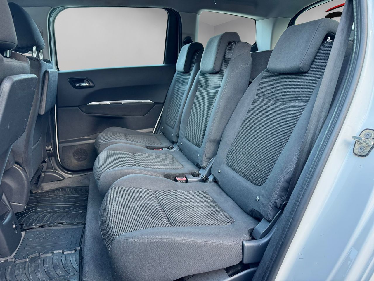 Peugeot 5008 Active 2.0 BlueHDi 150 - Foto 17