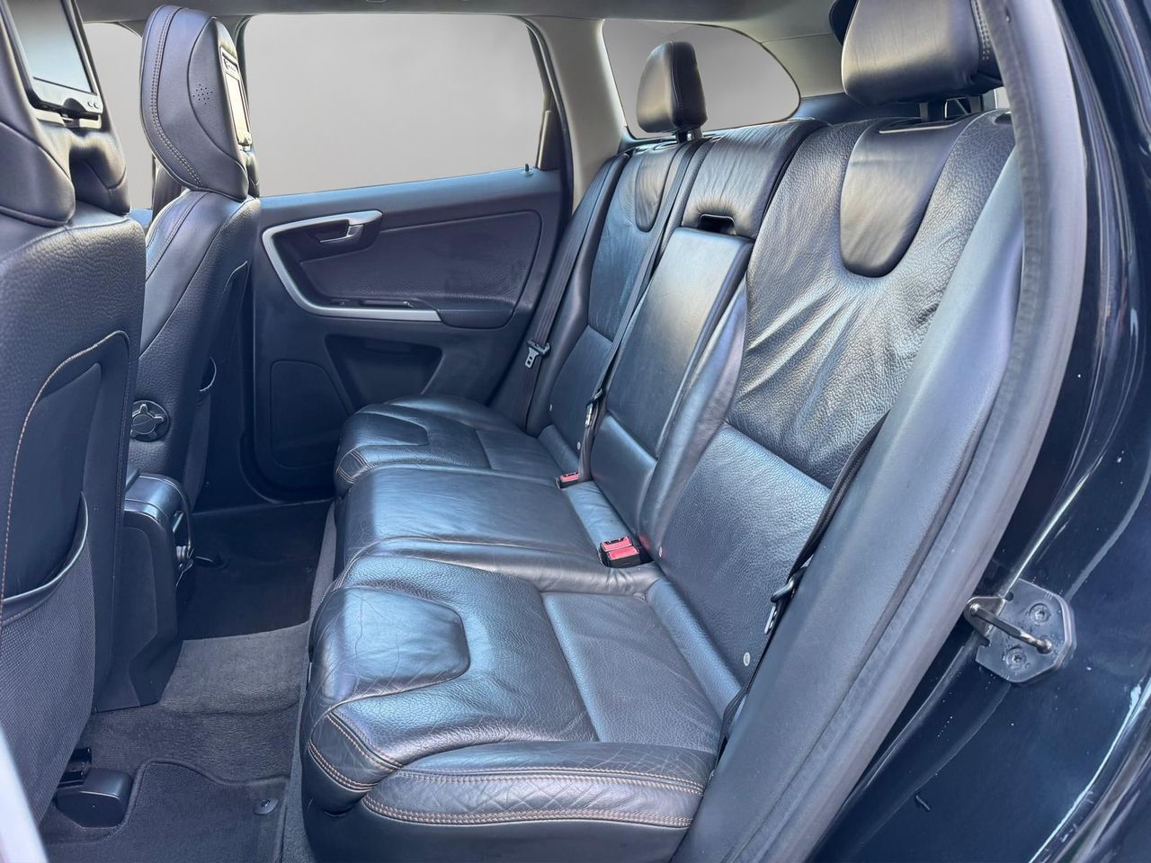 Volvo XC60 Kinetic DRIVe - Foto 27