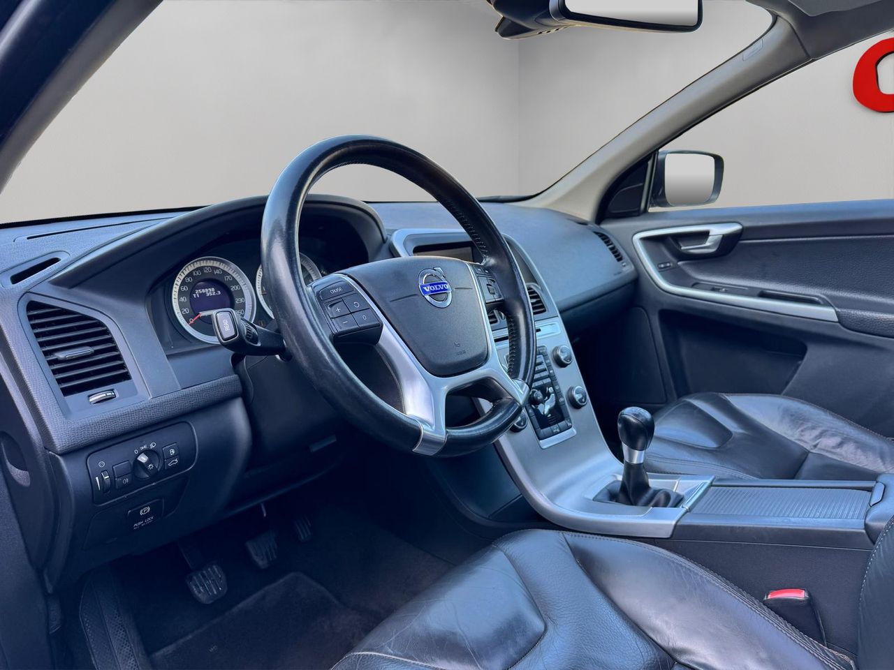 Volvo XC60 Kinetic DRIVe - Foto 8