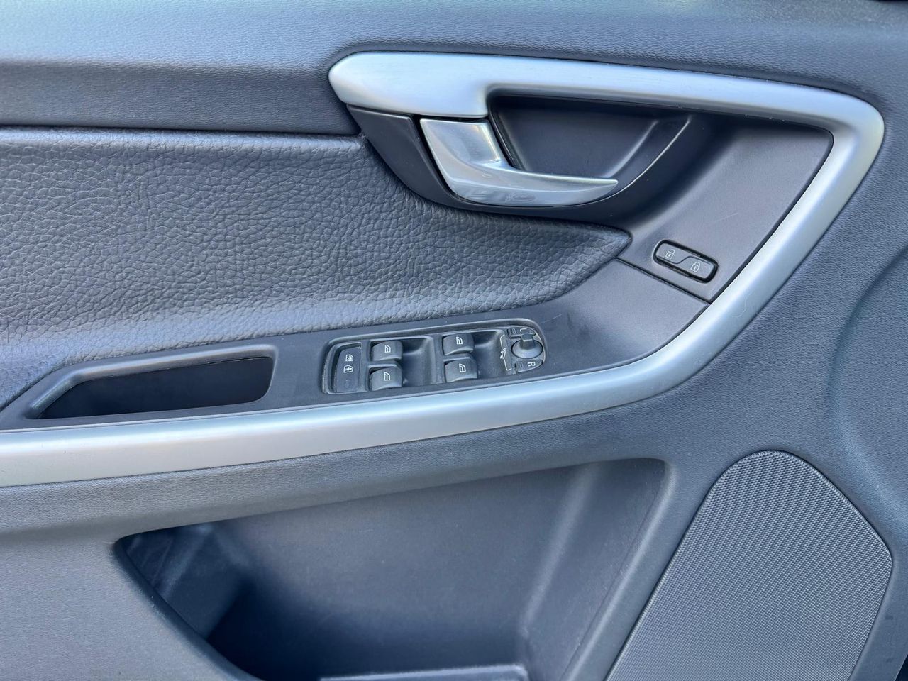 Volvo XC60 Kinetic DRIVe - Foto 21