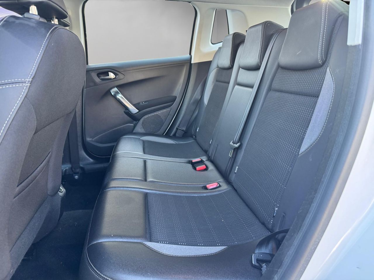 Peugeot 2008 Allure 1.2 PureTech 110 S&S - Foto 28