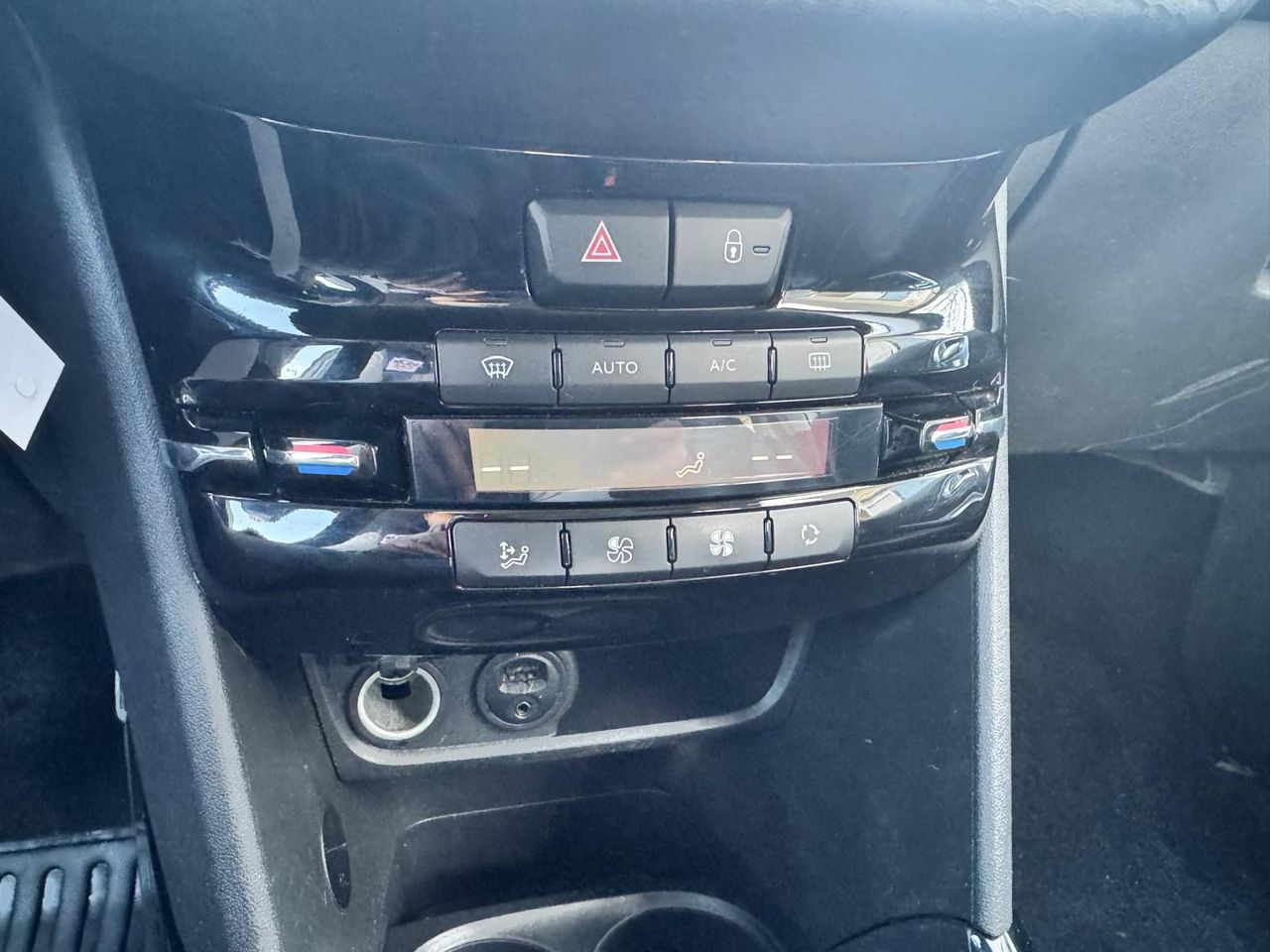 Peugeot 2008 Allure 1.2 PureTech 110 S&S - Foto 23