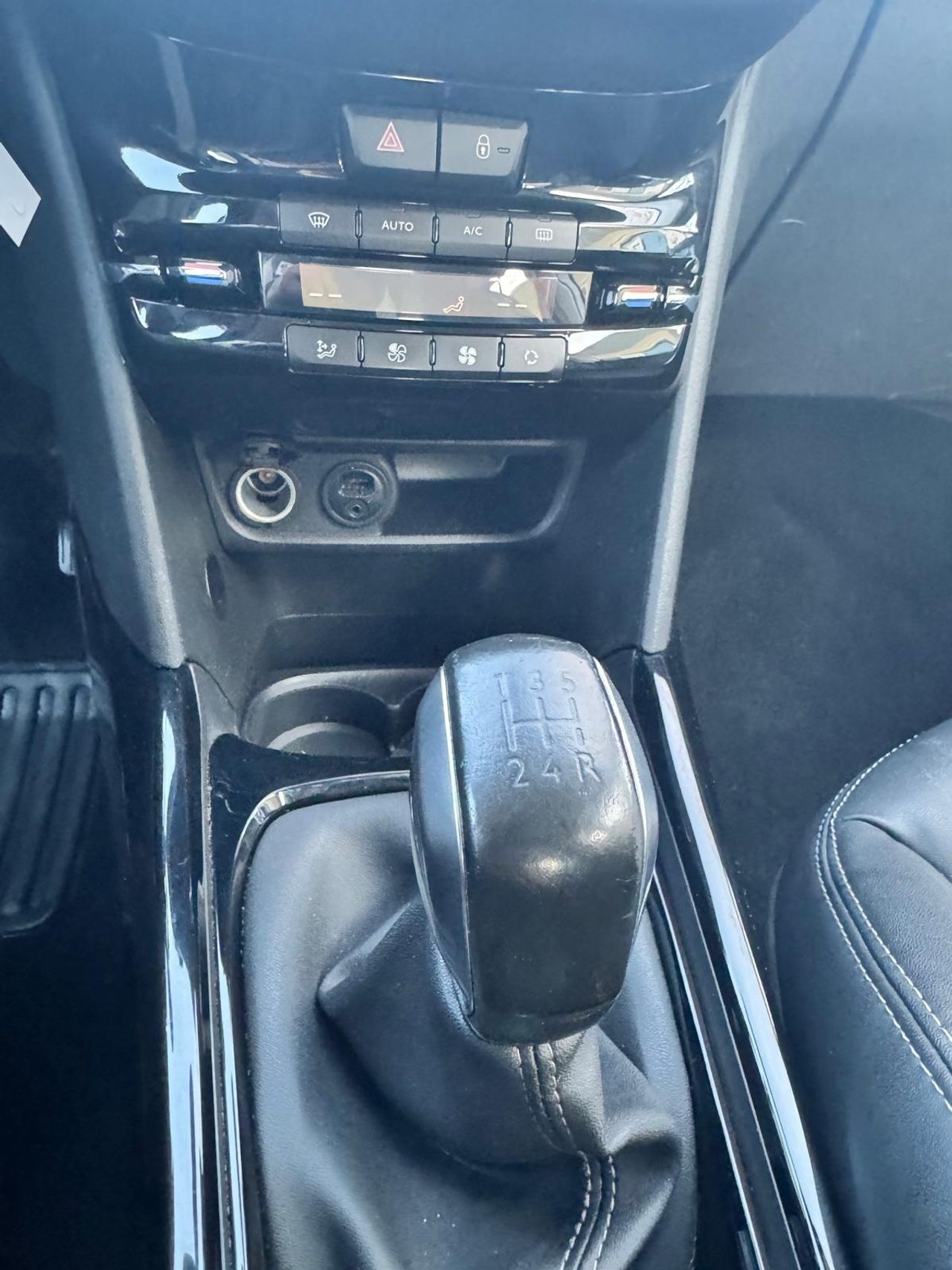 Peugeot 2008 Allure 1.2 PureTech 110 S&S - Foto 22