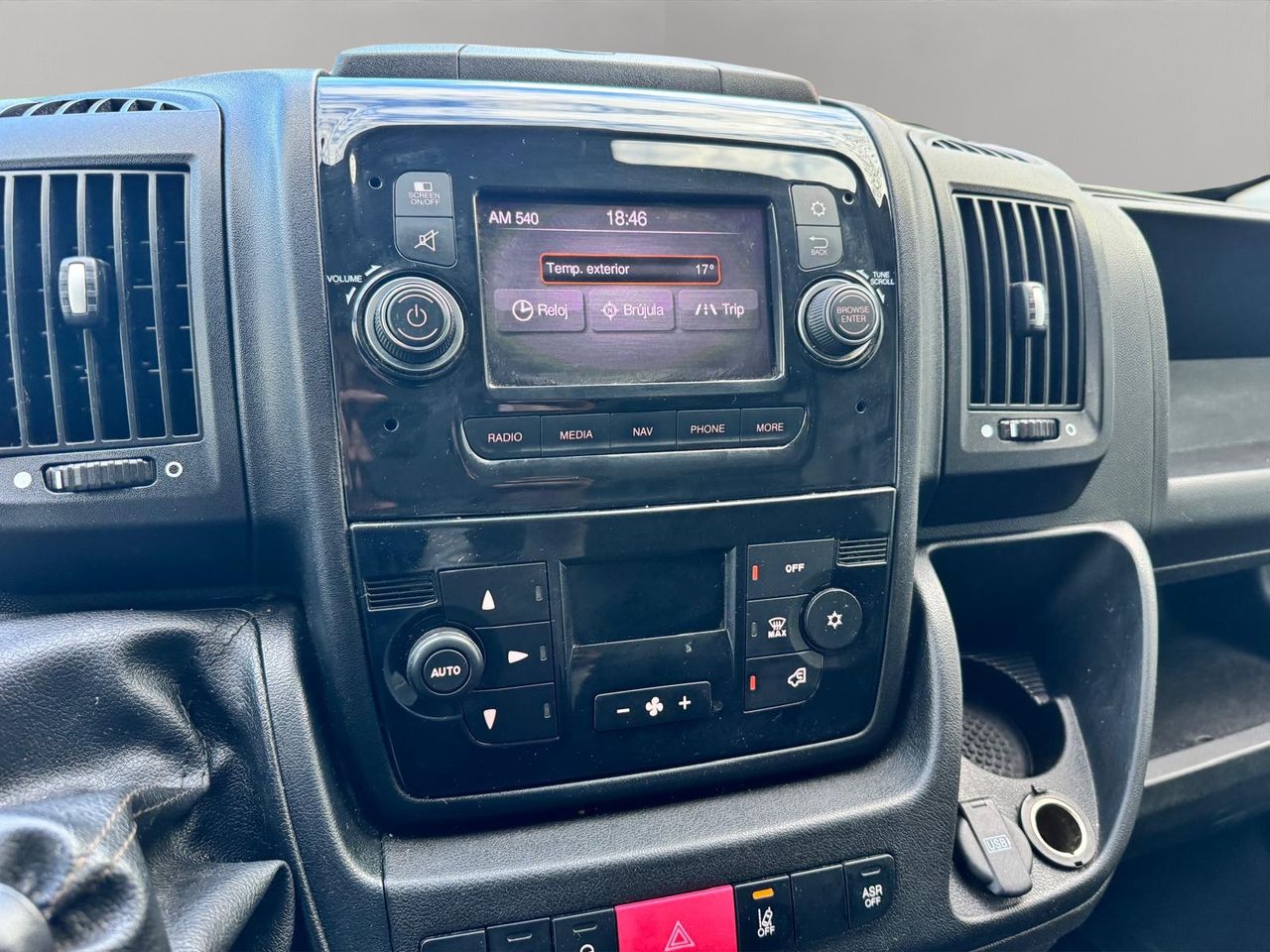 Citroën Jumper BlueHDi 103KW 140CV Furgon 35L2H2 - Foto 13