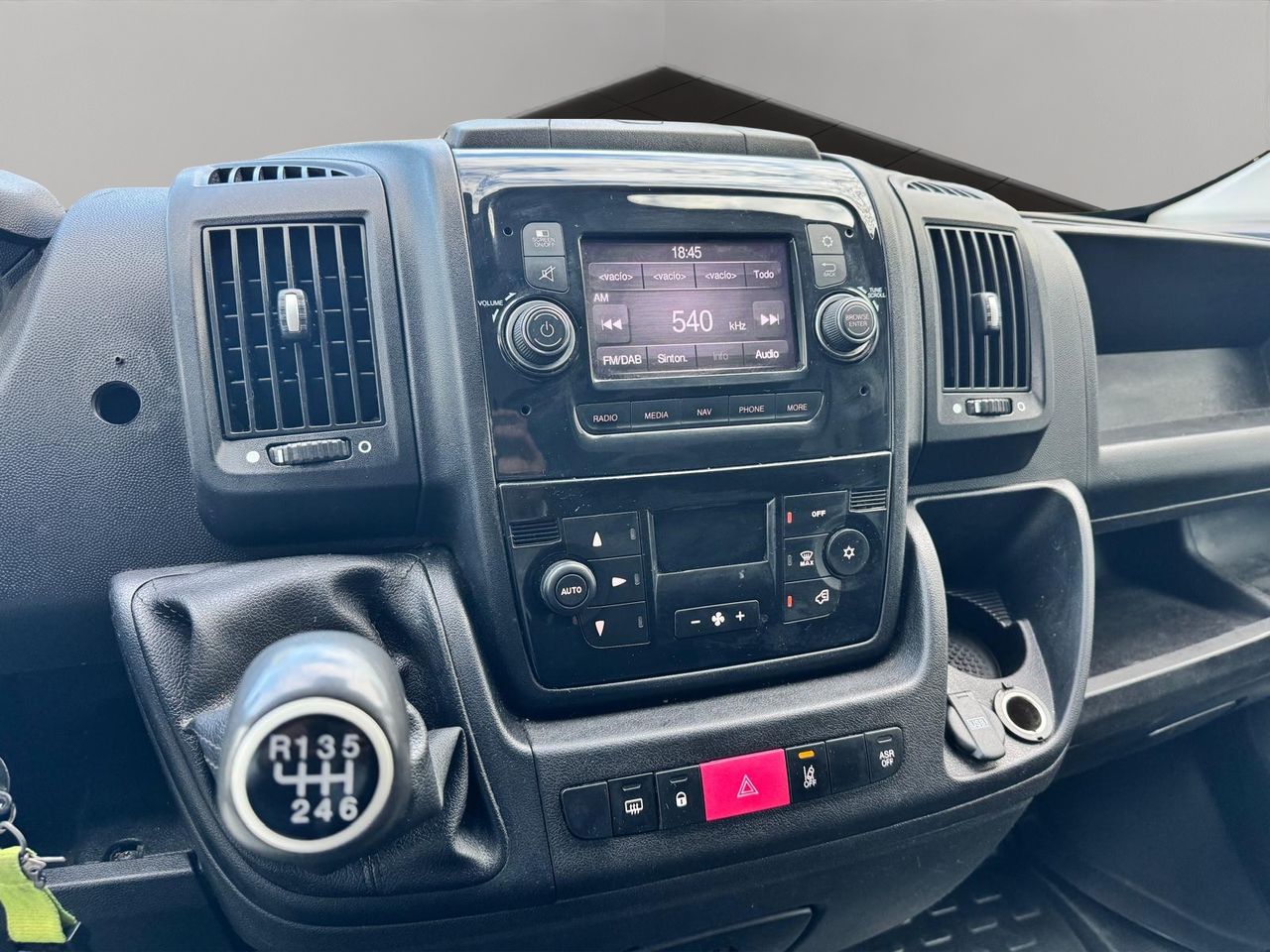 Citroën Jumper BlueHDi 103KW 140CV Furgon 35L2H2 - Foto 15