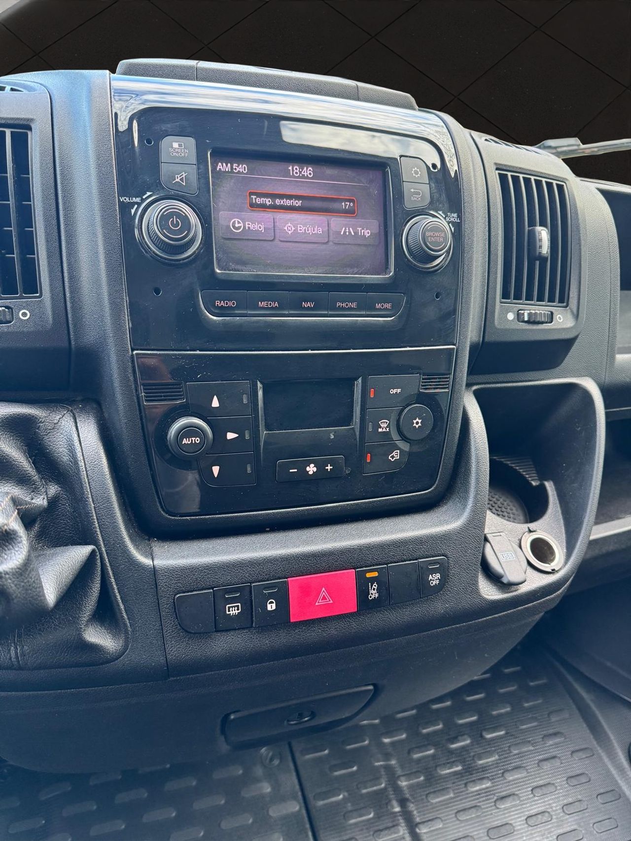 Citroën Jumper BlueHDi 103KW 140CV Furgon 35L2H2 - Foto 16