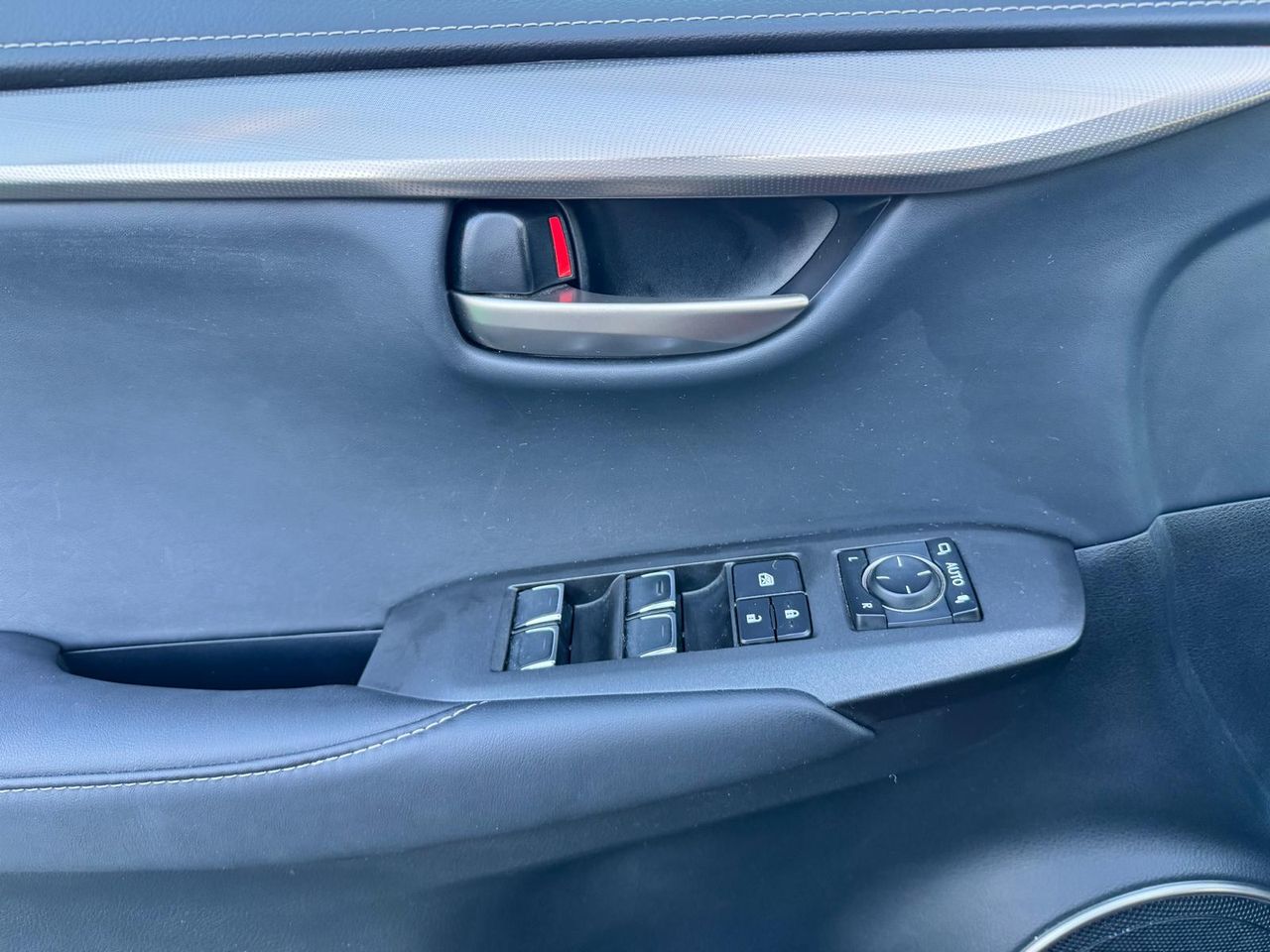 Lexus NX 300h Premium 2WD - Foto 18