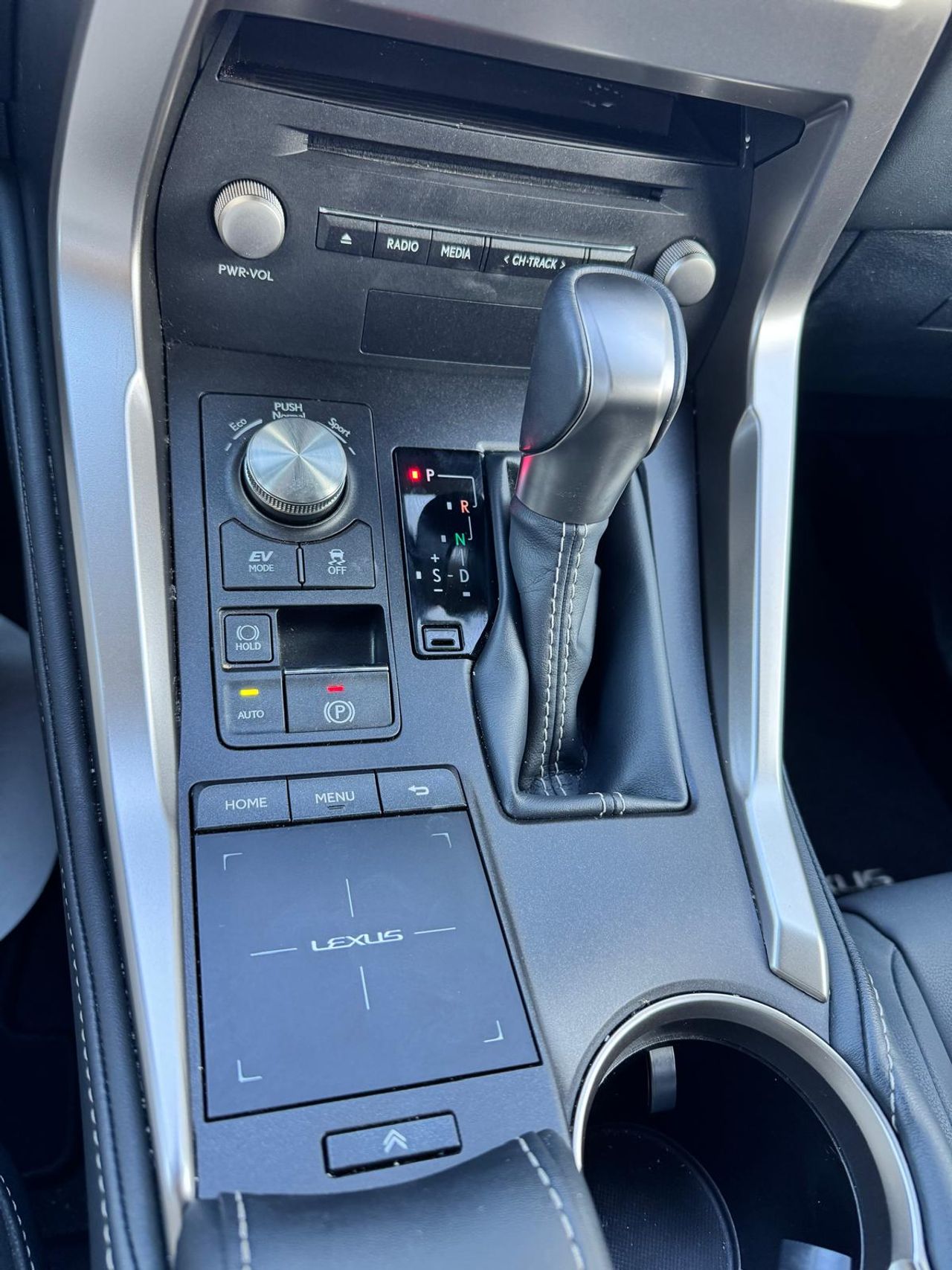 Lexus NX 300h Premium 2WD - Foto 20