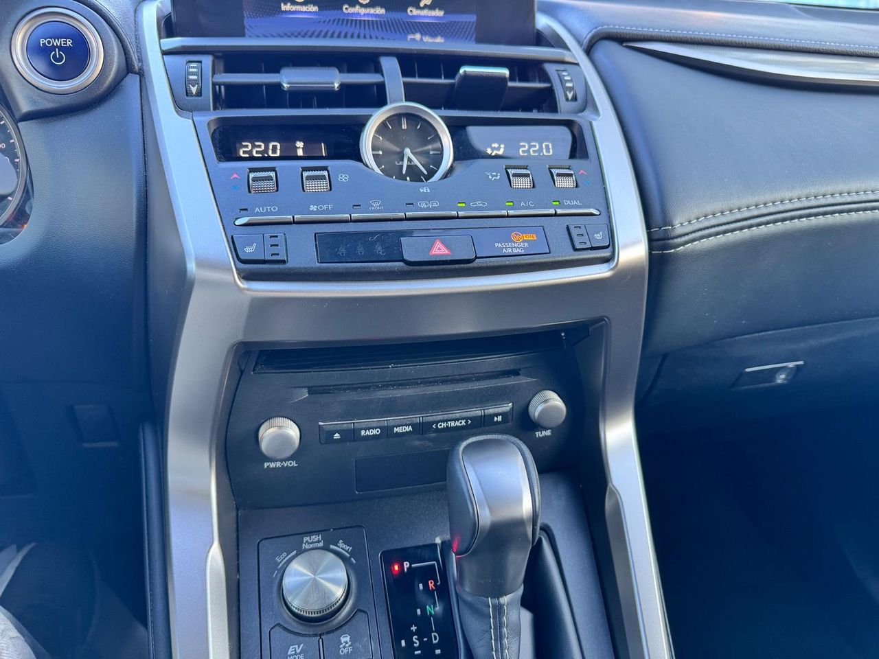 Lexus NX 300h Premium 2WD - Foto 21