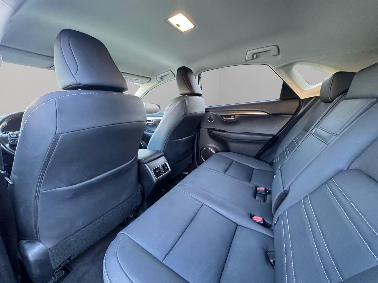 Lexus NX 300h Premium 2WD - Foto 22