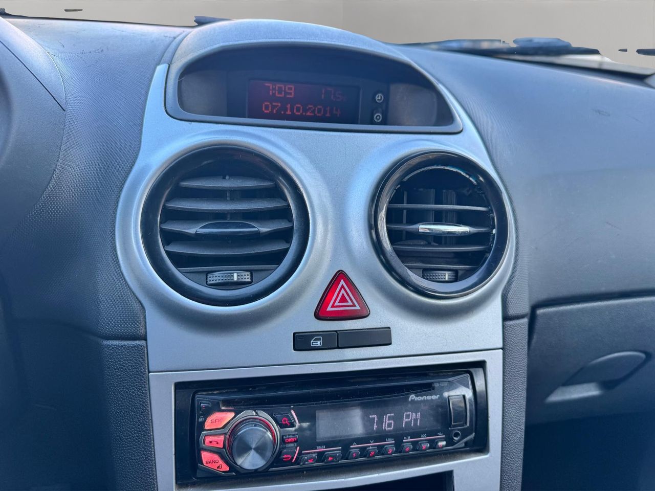 Opel Corsa 3p Expression 1.3 CDTi ecoFLEX 75 CV - Foto 13