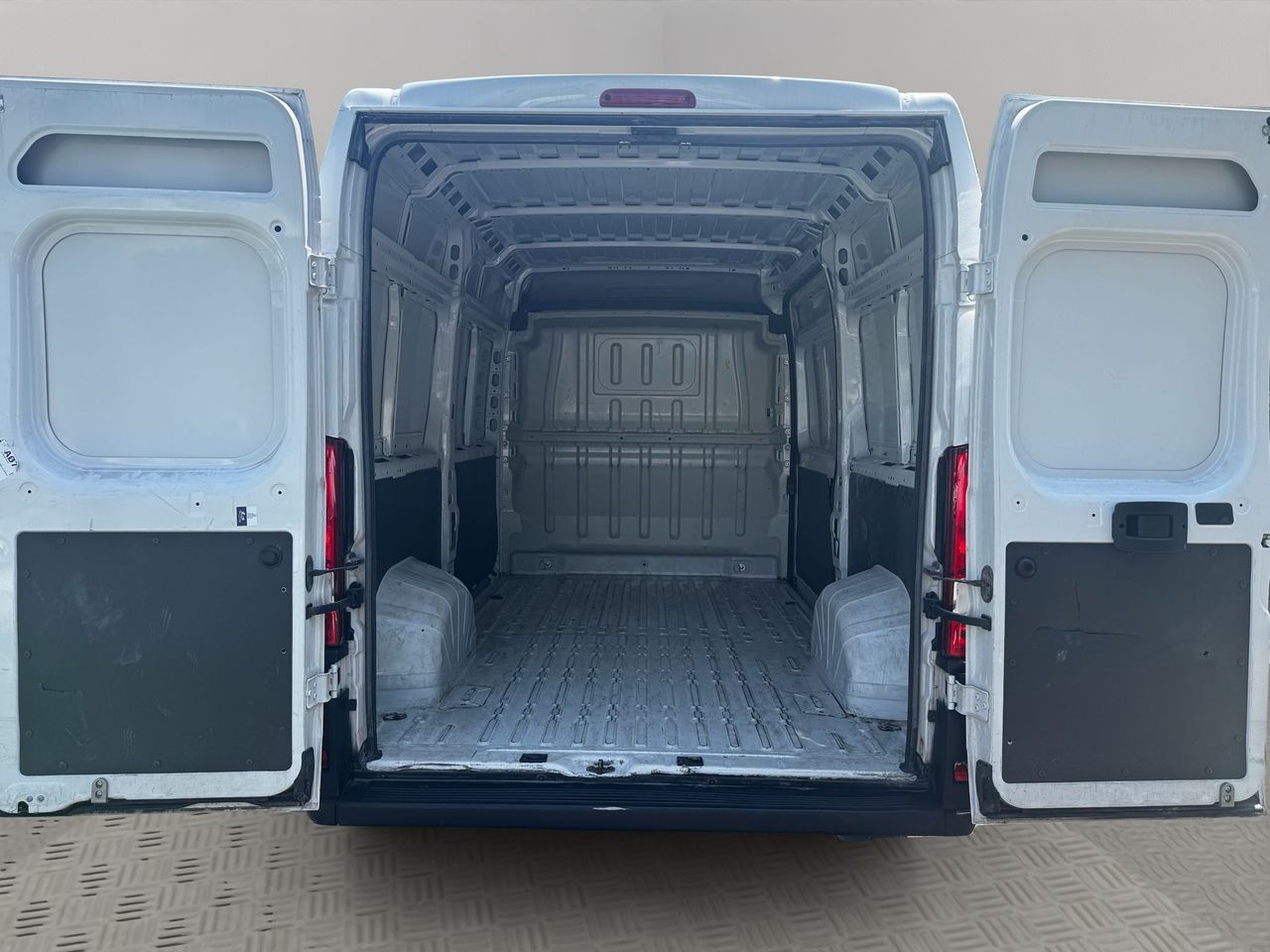 Peugeot Boxer 333 L2 H2 BHDI 103kW 140CV SS 6 V. M - Foto 21