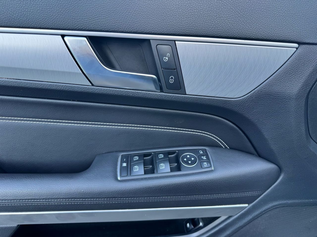Mercedes Clase E E 250 Coupé - Foto 20