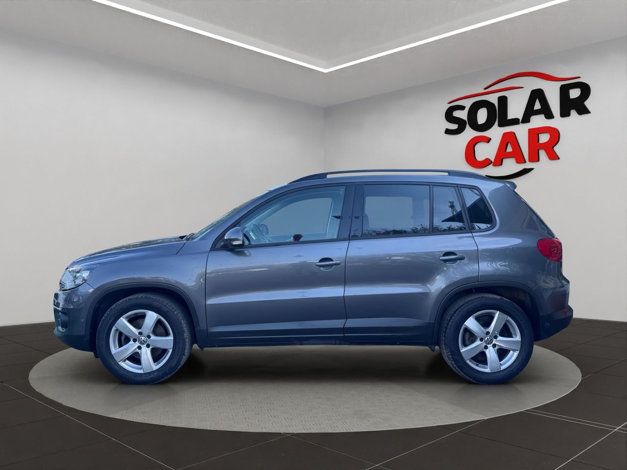 Volkswagen Tiguan T1 2.0 TDI 110 CV BlueMotion Technology 4x2 - Foto 6