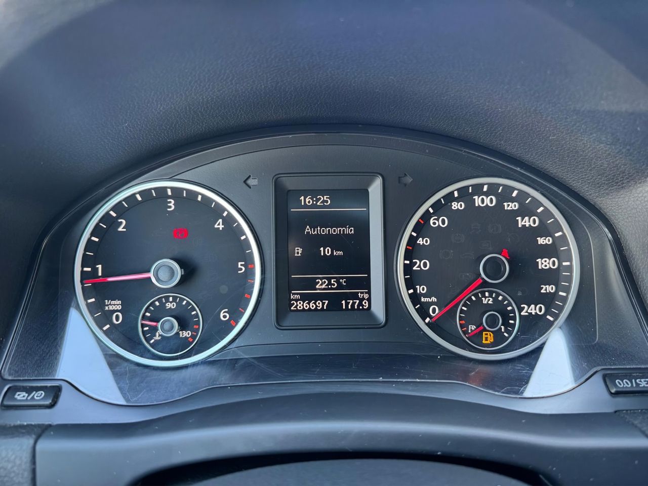 Volkswagen Tiguan T1 2.0 TDI 110 CV BlueMotion Technology 4x2 - Foto 18