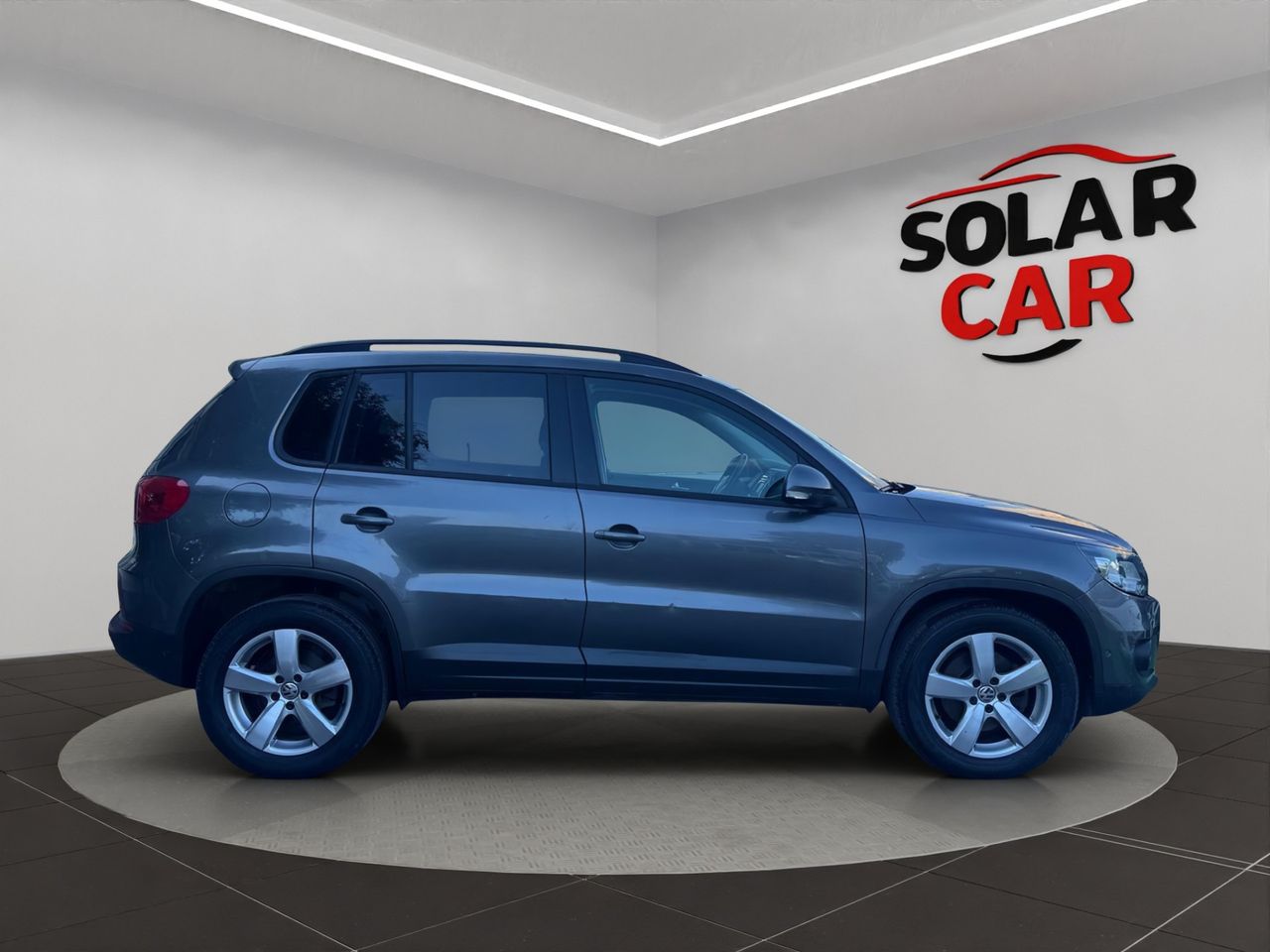 Volkswagen Tiguan T1 2.0 TDI 110 CV BlueMotion Technology 4x2 - Foto 5