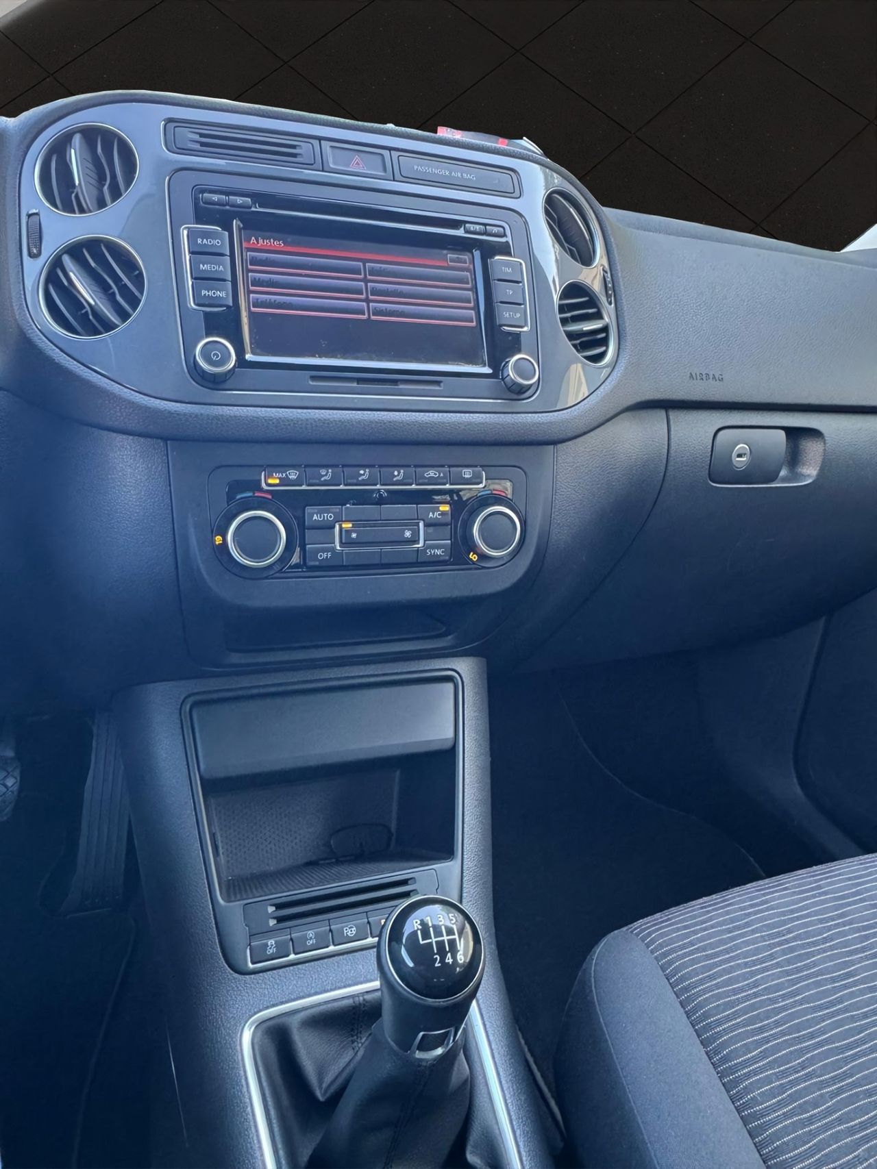 Volkswagen Tiguan T1 2.0 TDI 110 CV BlueMotion Technology 4x2 - Foto 19