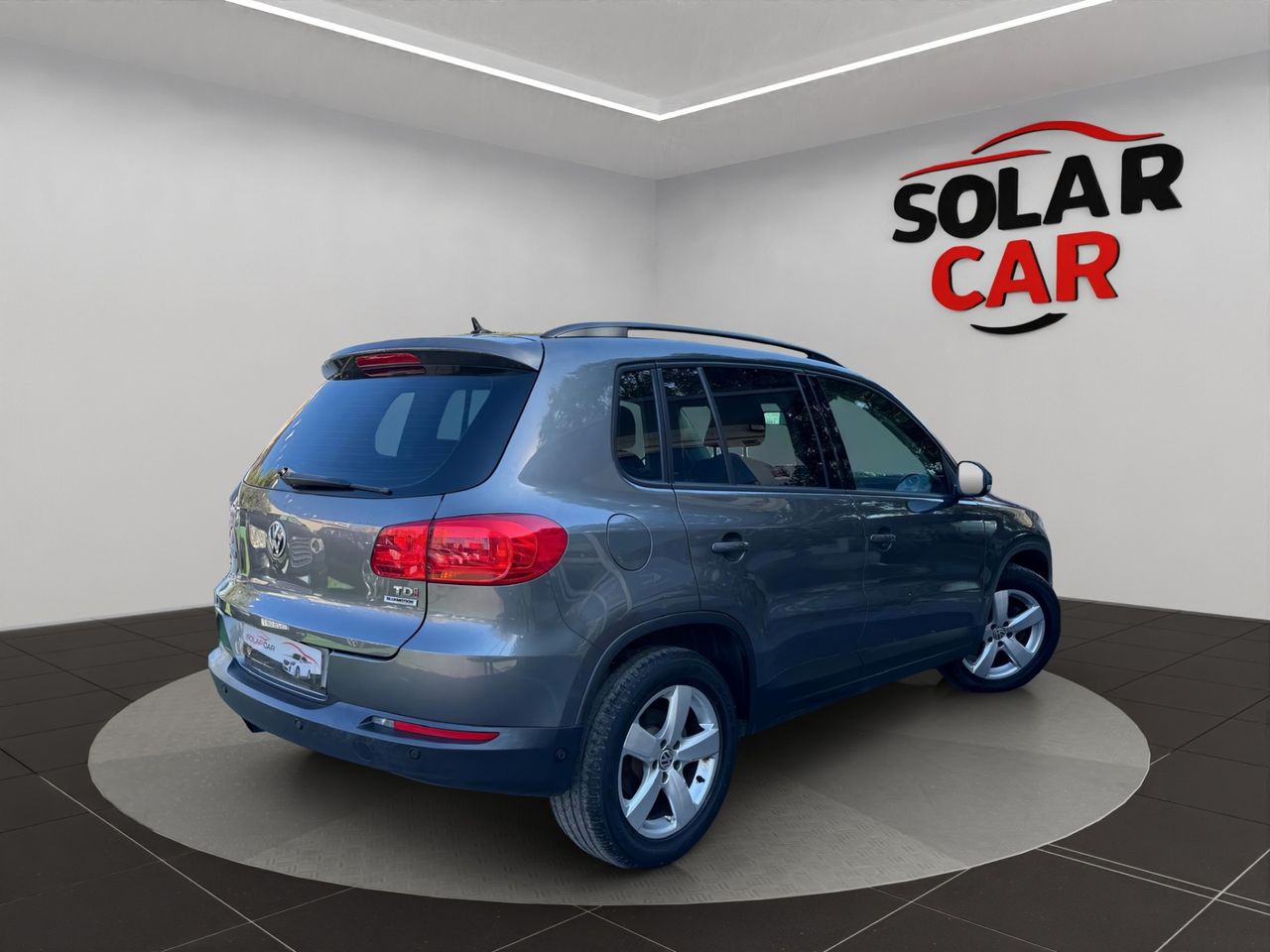 Volkswagen Tiguan T1 2.0 TDI 110 CV BlueMotion Technology 4x2 - Foto 28