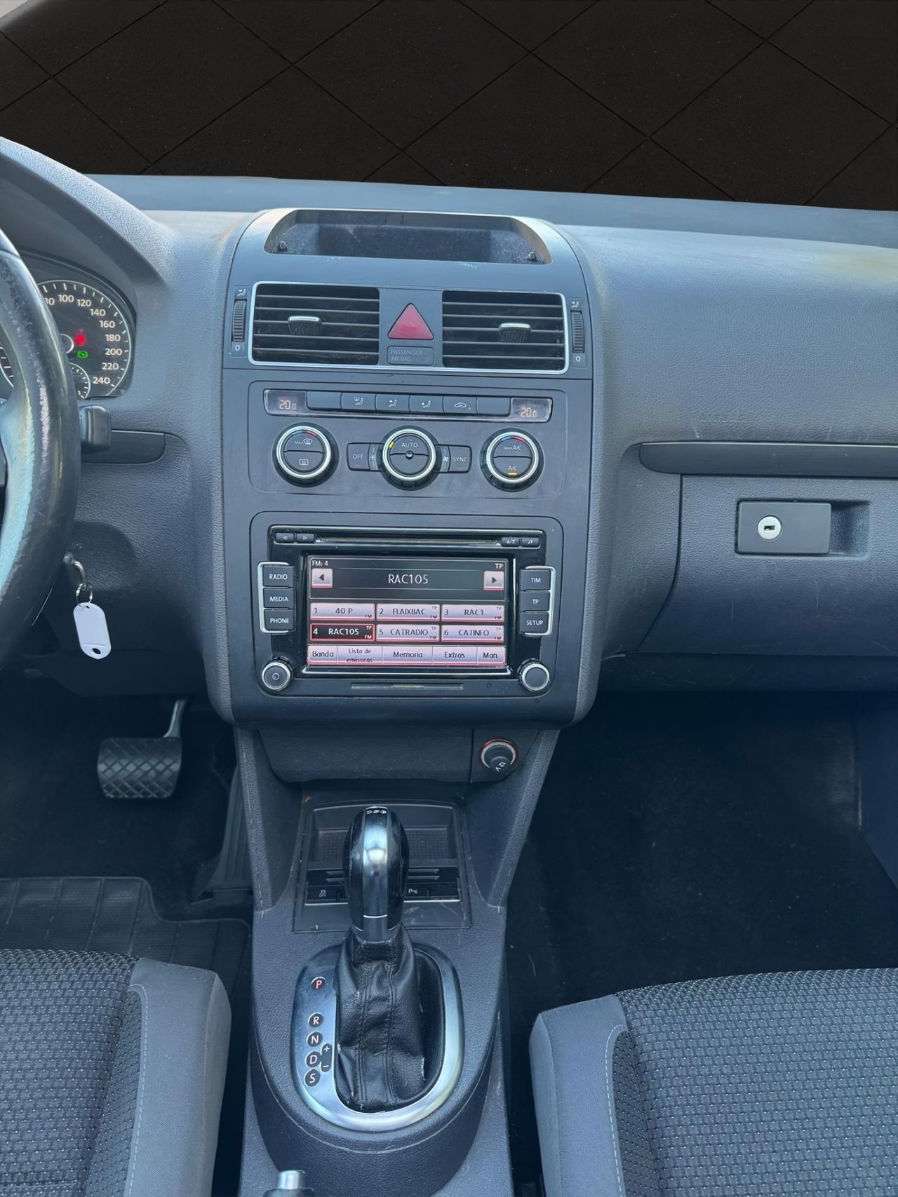 Volkswagen Touran Advance 2.0 TDI 140 CV DSG - Foto 17