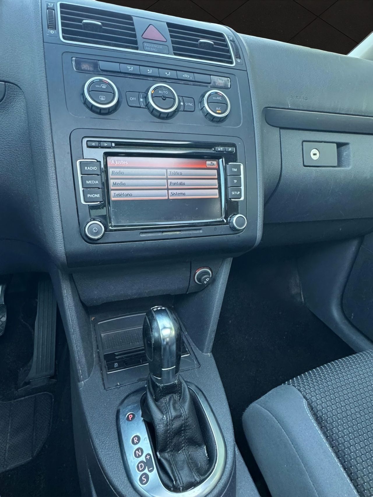 Volkswagen Touran Advance 2.0 TDI 140 CV DSG - Foto 16