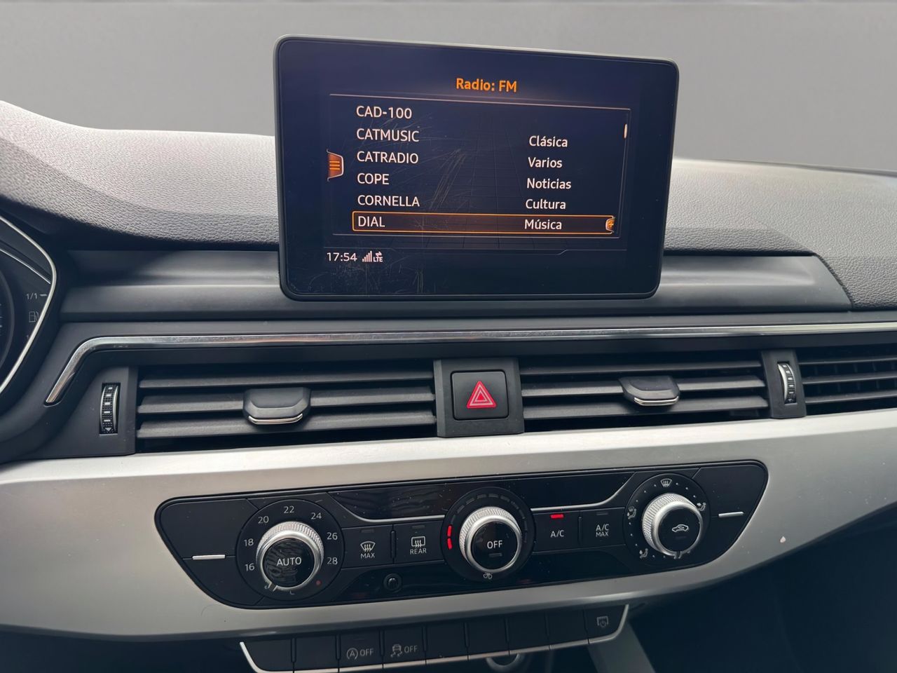 Audi A4 2.0 TDI 110 kW - Foto 14