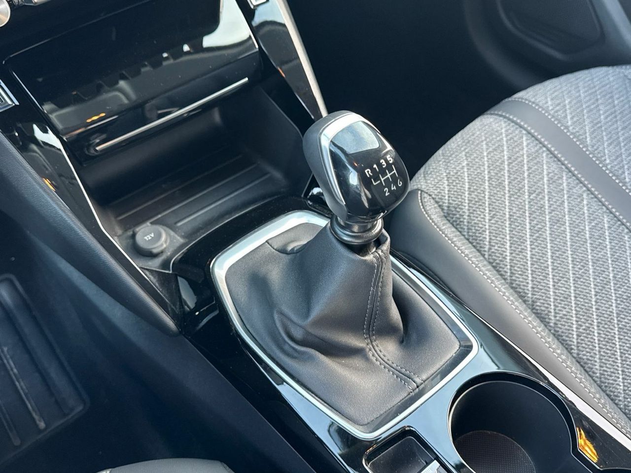 Peugeot 208 PureTech 100 Allure 75 kW (100 CV) - foto 14