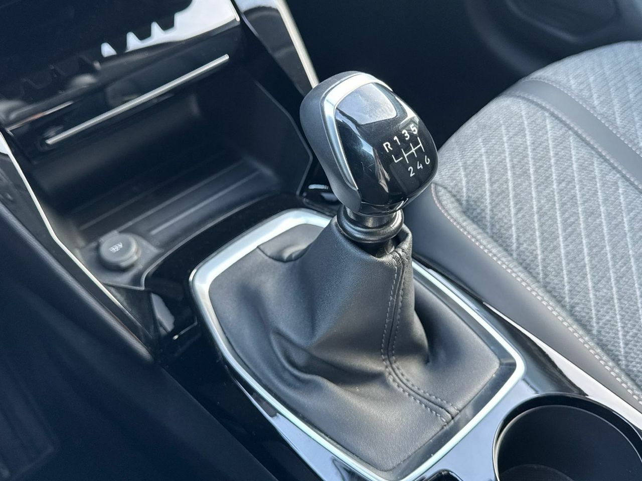 Peugeot 208 PureTech 100 Allure 75 kW (100 CV) - foto 34