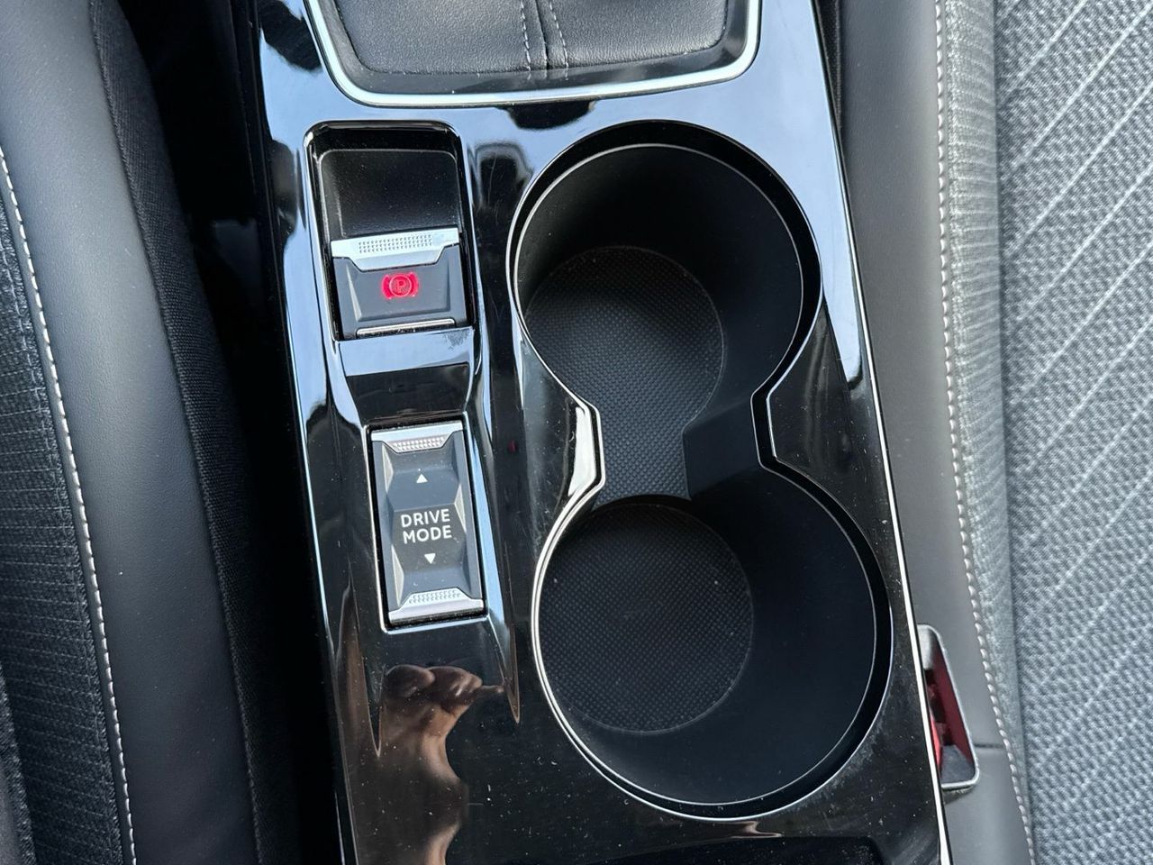 Peugeot 208 PureTech 100 Allure 75 kW (100 CV) - foto 36