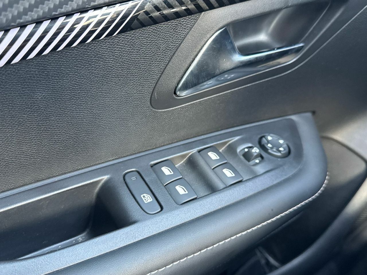 Peugeot 208 PureTech 100 Allure 75 kW (100 CV) - foto 40