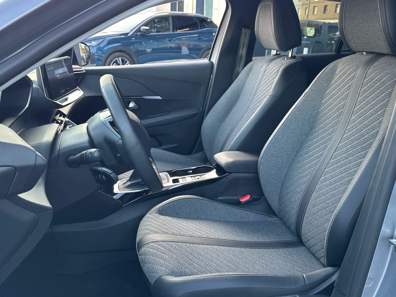 Peugeot 208 PureTech 100 Allure 75 kW (100 CV) - foto 11