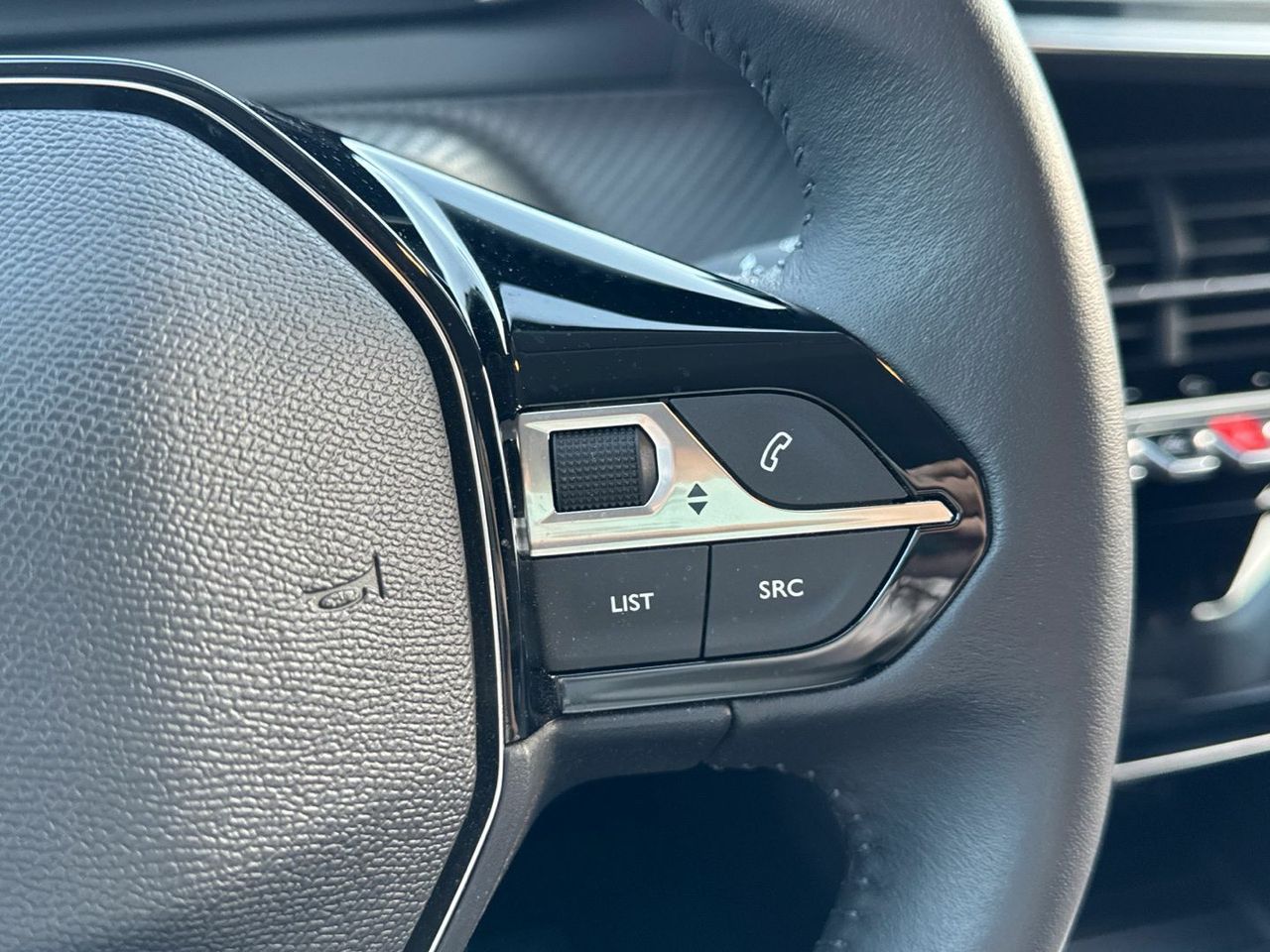 Peugeot 208 PureTech 100 Allure 75 kW (100 CV) - foto 24