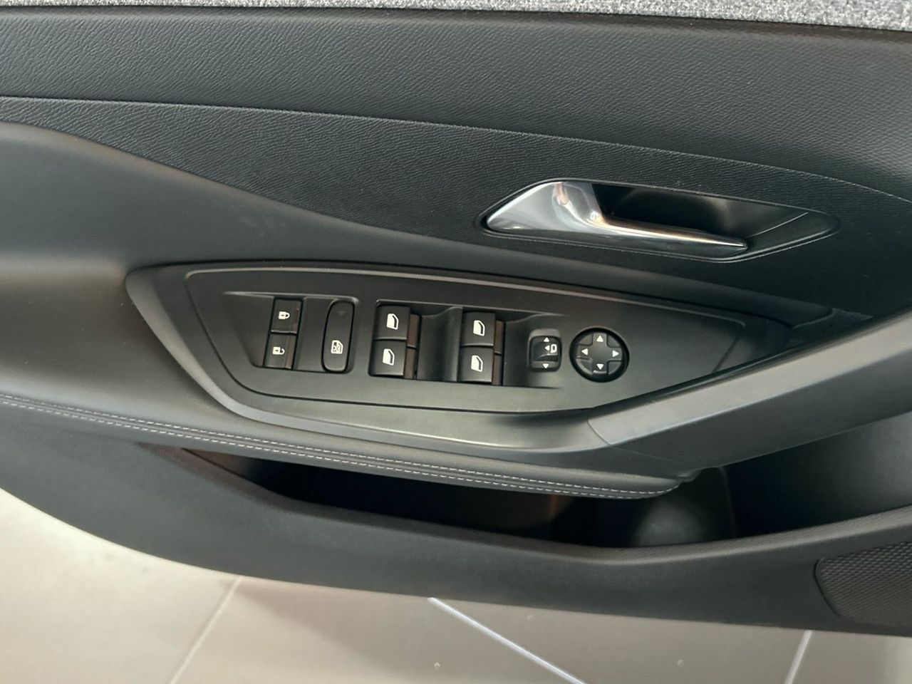 Peugeot 308 BlueHDi 130 S&S Allure 96 kW (130 CV) - foto 19