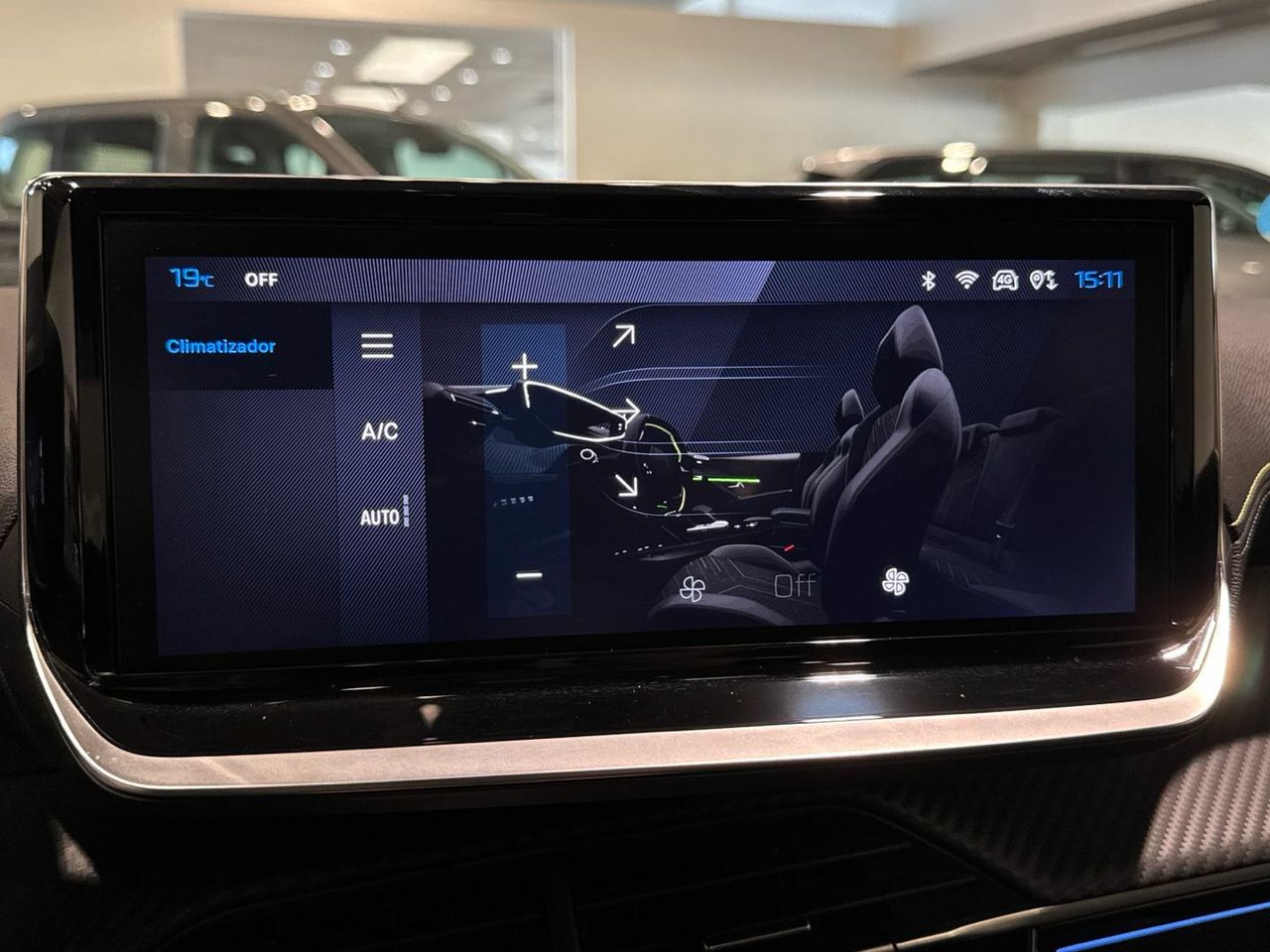 Peugeot 208 GT Hybrid eDCS6 100 kW (136 CV) - foto 32