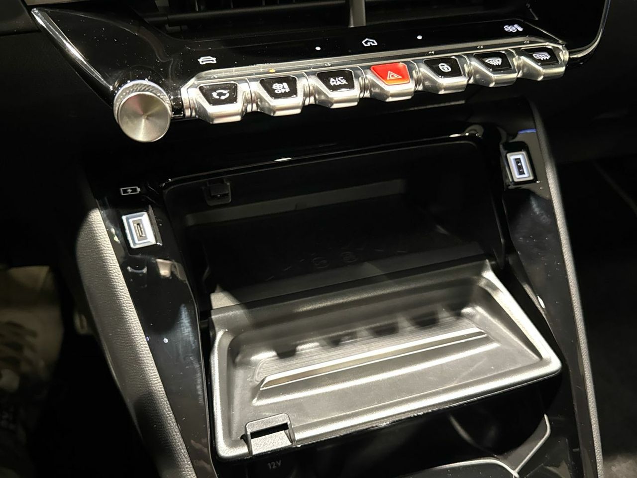 Peugeot 208 GT Hybrid eDCS6 100 kW (136 CV) - foto 34