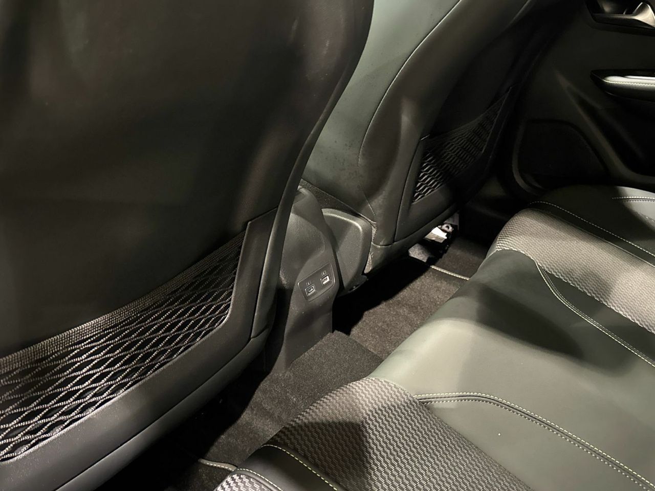 Peugeot 208 GT Hybrid eDCS6 100 kW (136 CV) - foto 25