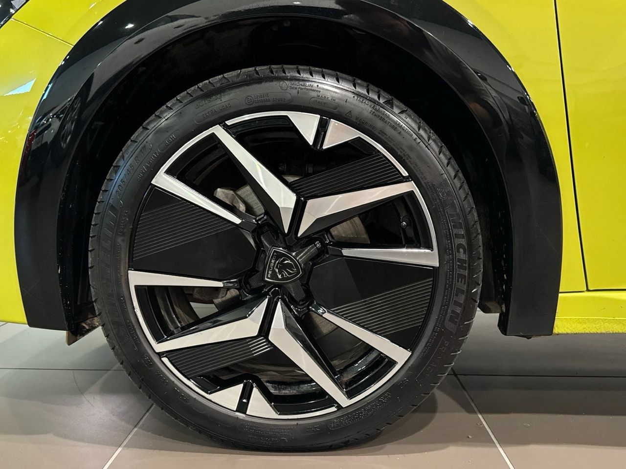 Peugeot 208 GT Hybrid eDCS6 100 kW (136 CV) - foto 13