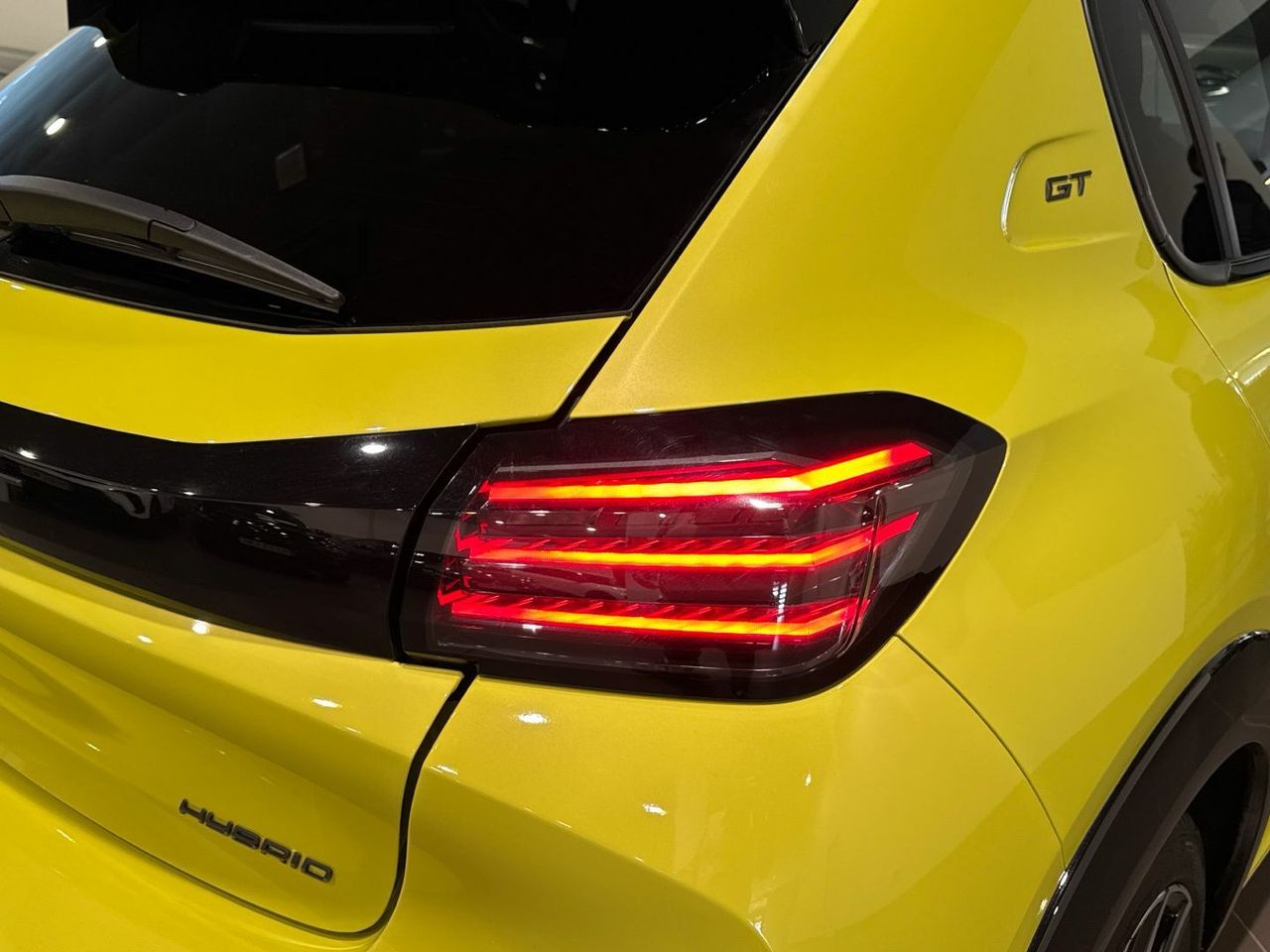 Peugeot 208 GT Hybrid eDCS6 100 kW (136 CV) - foto 50