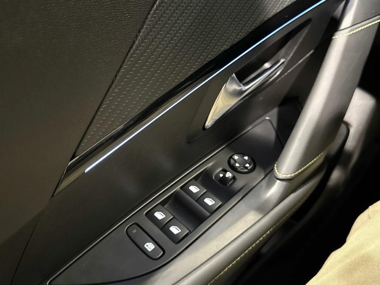 Peugeot 208 GT Hybrid eDCS6 100 kW (136 CV) - foto 38