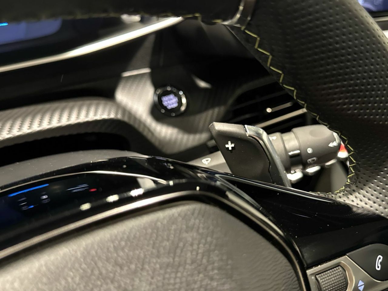 Peugeot 208 GT Hybrid eDCS6 100 kW (136 CV) - foto 35