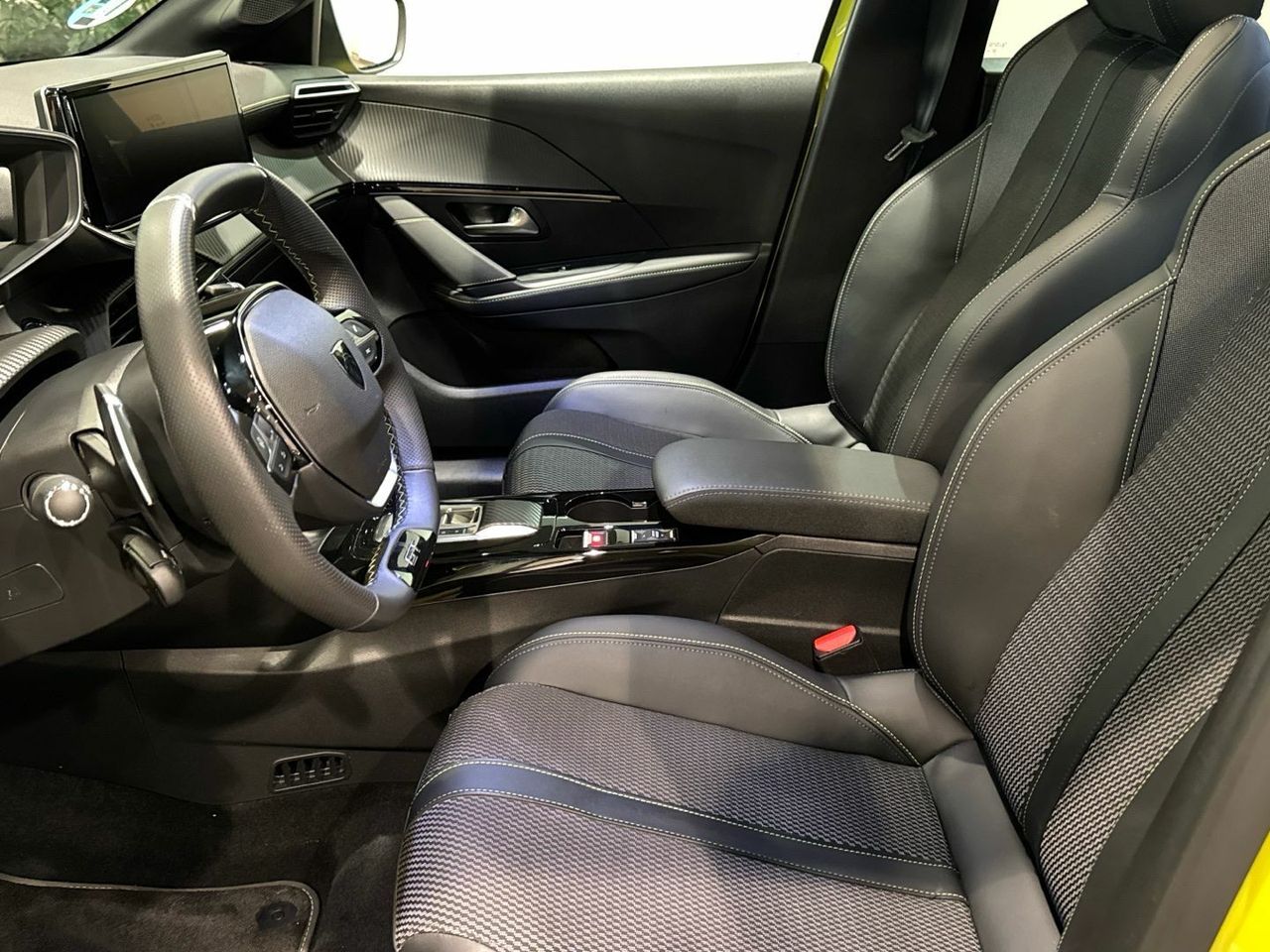 Peugeot 208 GT Hybrid eDCS6 100 kW (136 CV) - foto 11