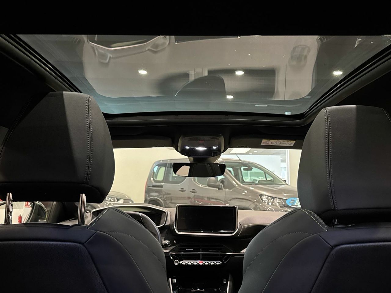 Peugeot 208 GT Hybrid eDCS6 100 kW (136 CV) - foto 47