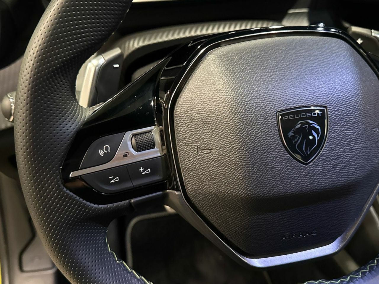 Peugeot 208 GT Hybrid eDCS6 100 kW (136 CV) - foto 20