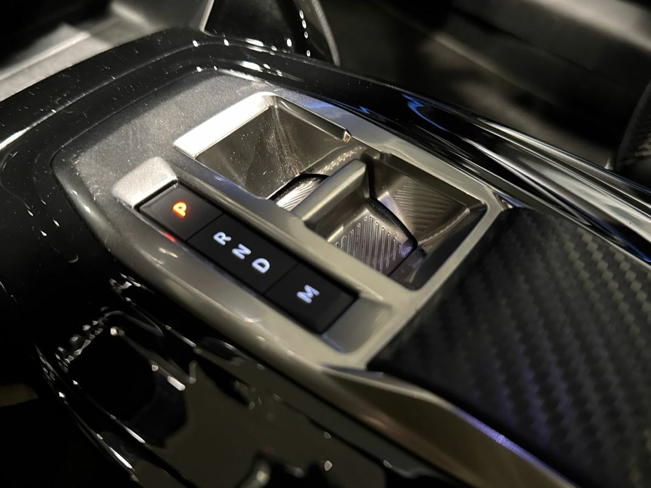 Peugeot 208 GT Hybrid eDCS6 100 kW (136 CV) - foto 39