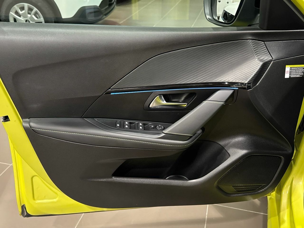 Peugeot 208 GT Hybrid eDCS6 100 kW (136 CV) - foto 19