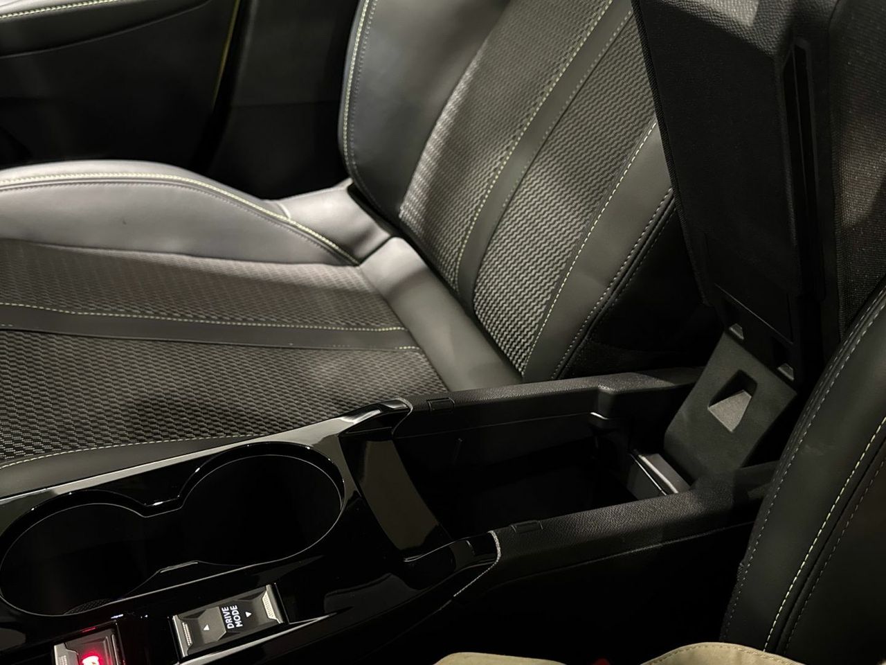 Peugeot 208 GT Hybrid eDCS6 100 kW (136 CV) - foto 40