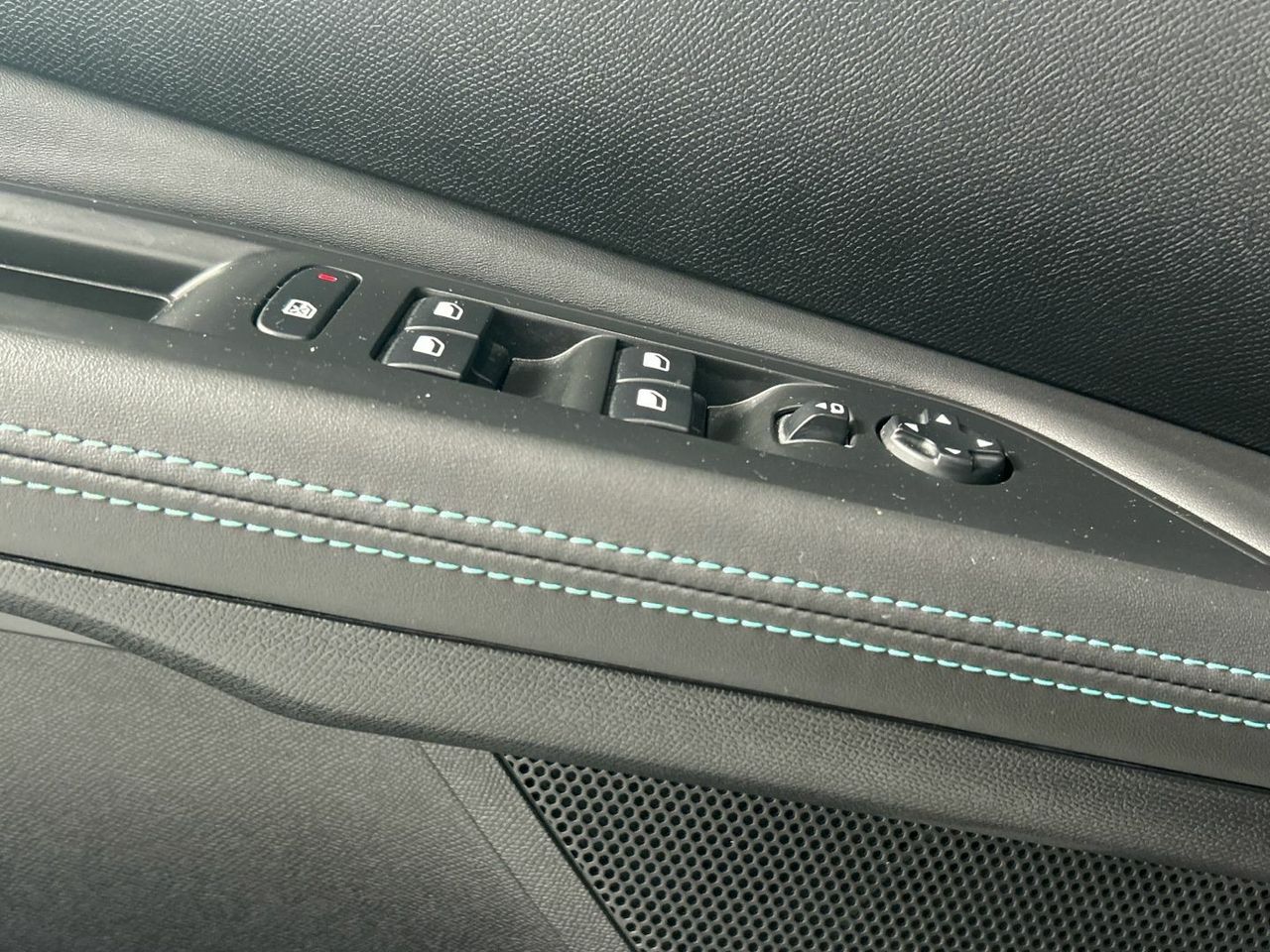 Peugeot 3008 Hybrid 225 Allure e-EAT8 165 kW (225 CV) - foto 19