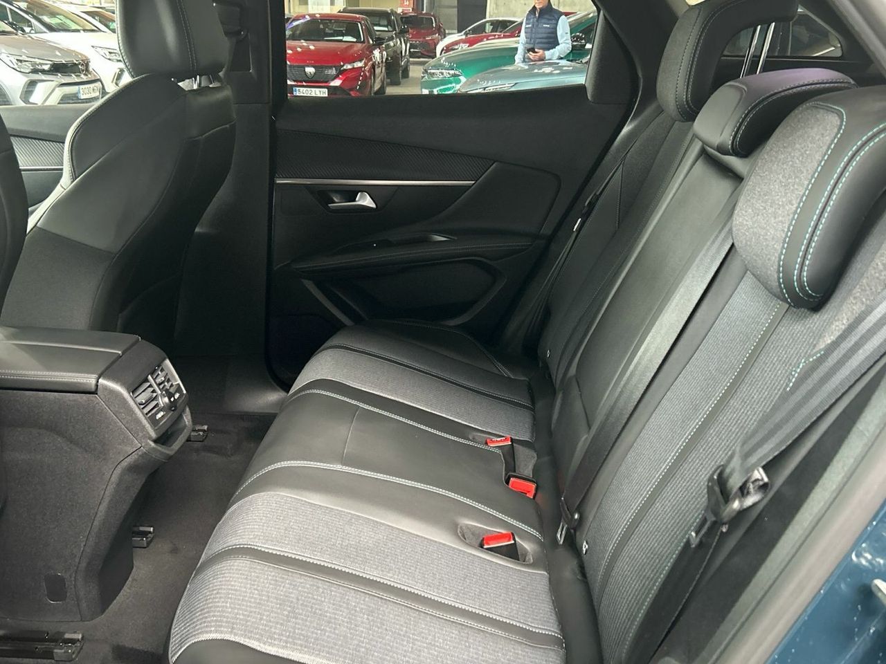 Peugeot 3008 Hybrid 225 Allure e-EAT8 165 kW (225 CV) - foto 12