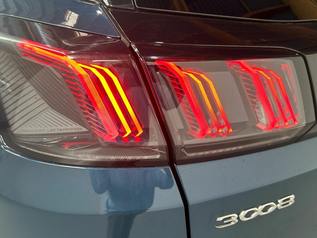 Peugeot 3008 Hybrid 225 Allure e-EAT8 165 kW (225 CV) - foto 17