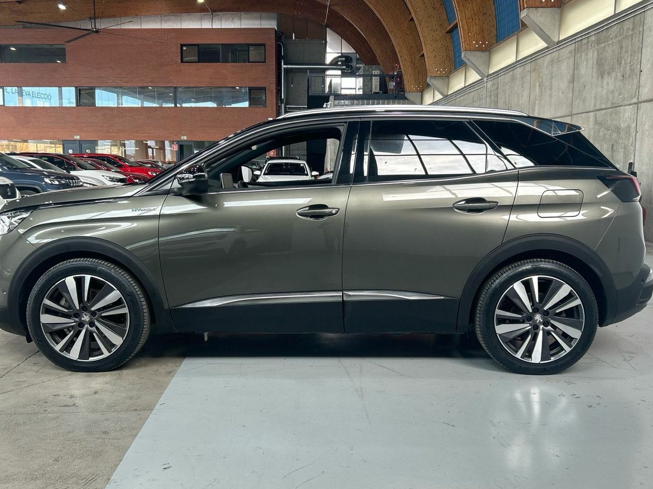 Peugeot 3008 Hybrid 300 GT e-EAT8 221 kW (300 CV) - foto 26